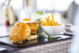 Meeru Bar & Grill