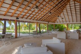 Iru Beach Bar
