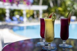 Pool Bar