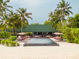 Mint ADULT-ONLY POOL BAR
