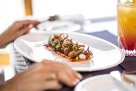 Meeru Bar & Grill